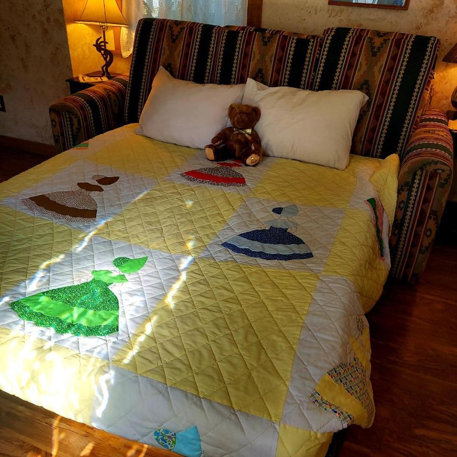 Three Bears Inn Saint Anthony Exteriör bild